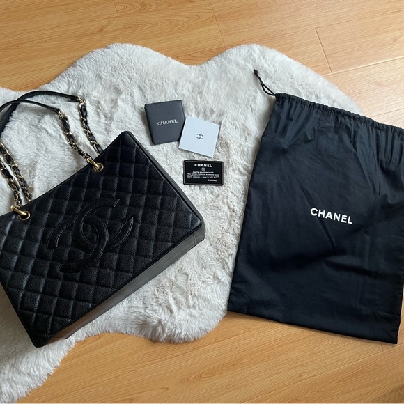 CHANEL Grand Shopping Tote in Black Caviar Leather - Picture 2 of 15